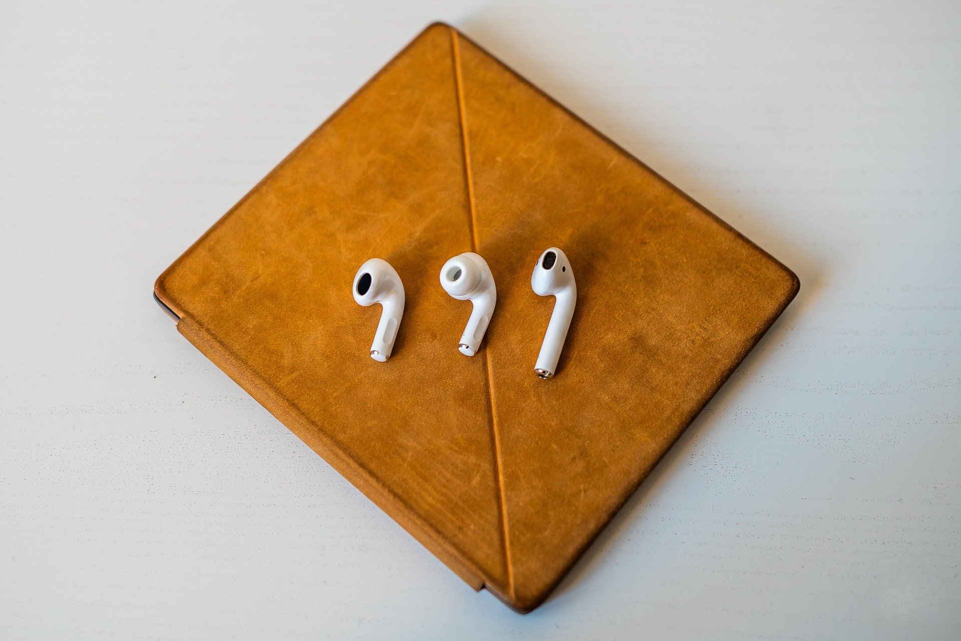 Apple airpods các đời