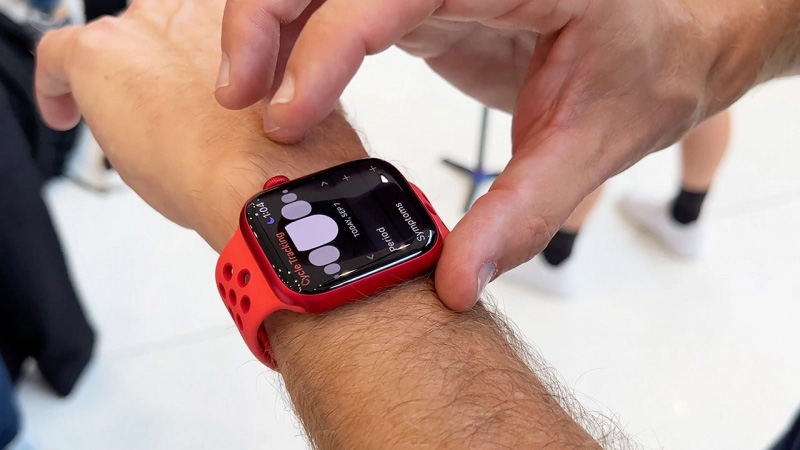 Đung đưa cánh tay của bạn khi chạy