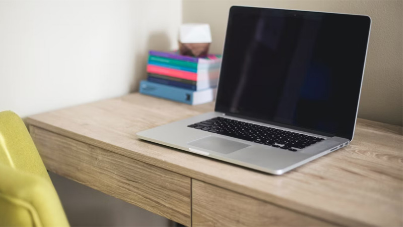 Tại sao bạn cần phải tắt màn hình MacBook của bạn