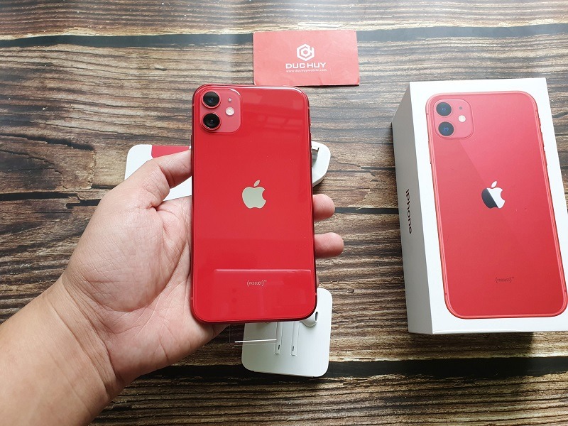 iPhone 11 sở hữu mặt lưng hoàn thiện dưới dạng kính chịu lực tốt