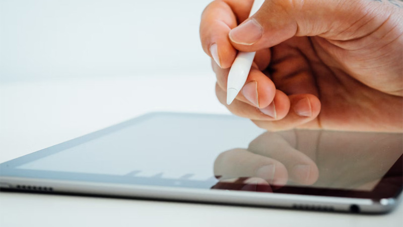 iPad được hỗ trợ đầu vào từ bàn phím và bút cảm ứng, phạm vi ứng dụng của nó đã tăng lên