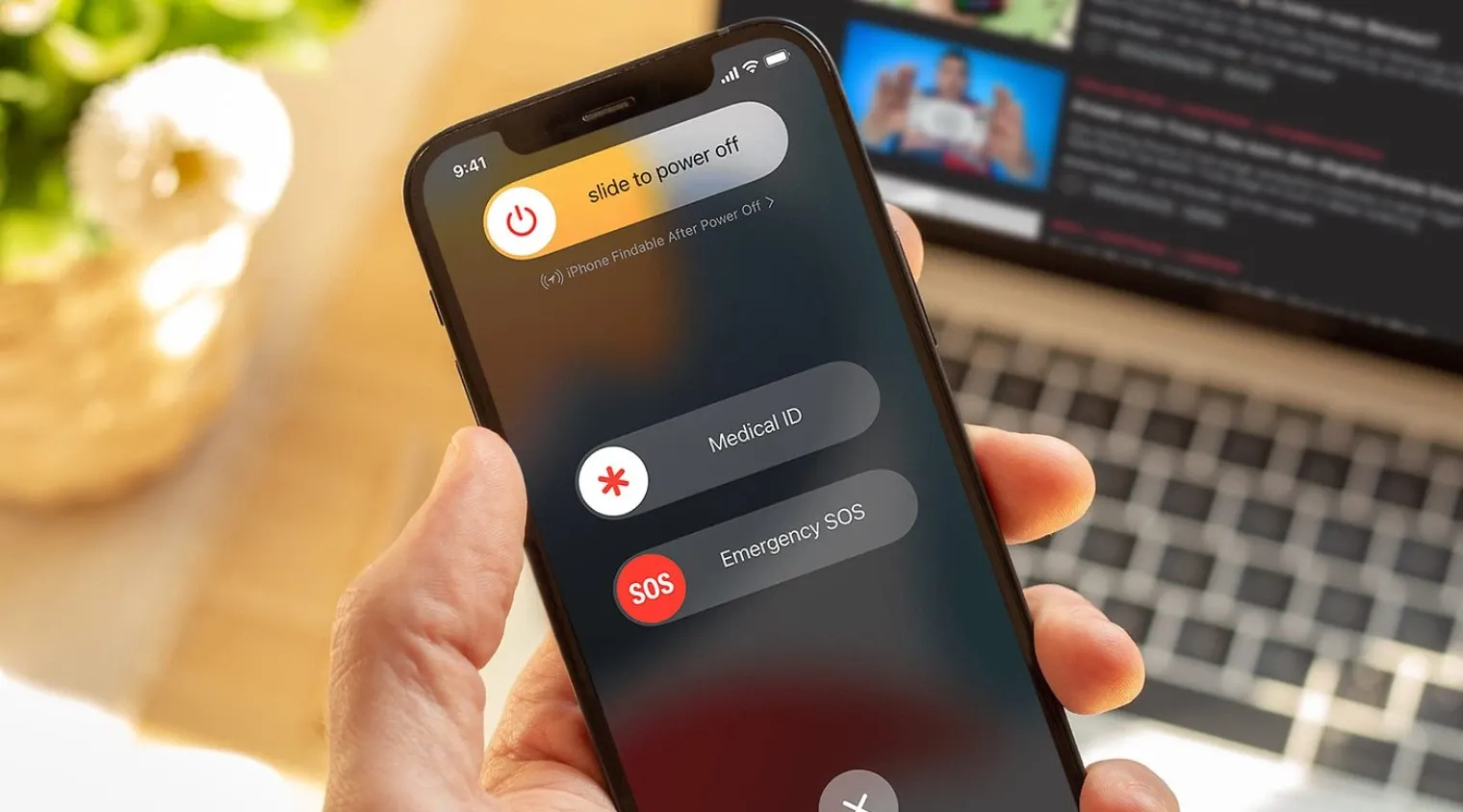 Khởi động lại iPhone 