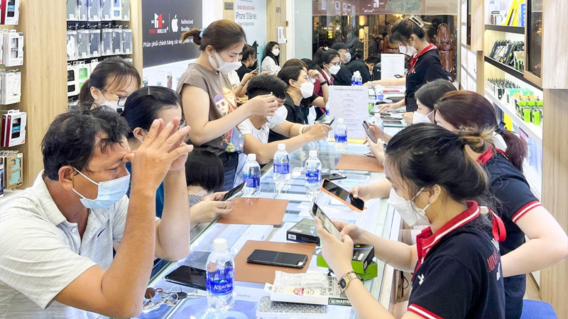 Tại các cửa hàng Minh Tuấn Mobile luôn có chính sách Thu cũ Đổi mới với các sản phẩm chính hãng Apple, trợ giá đến 95%