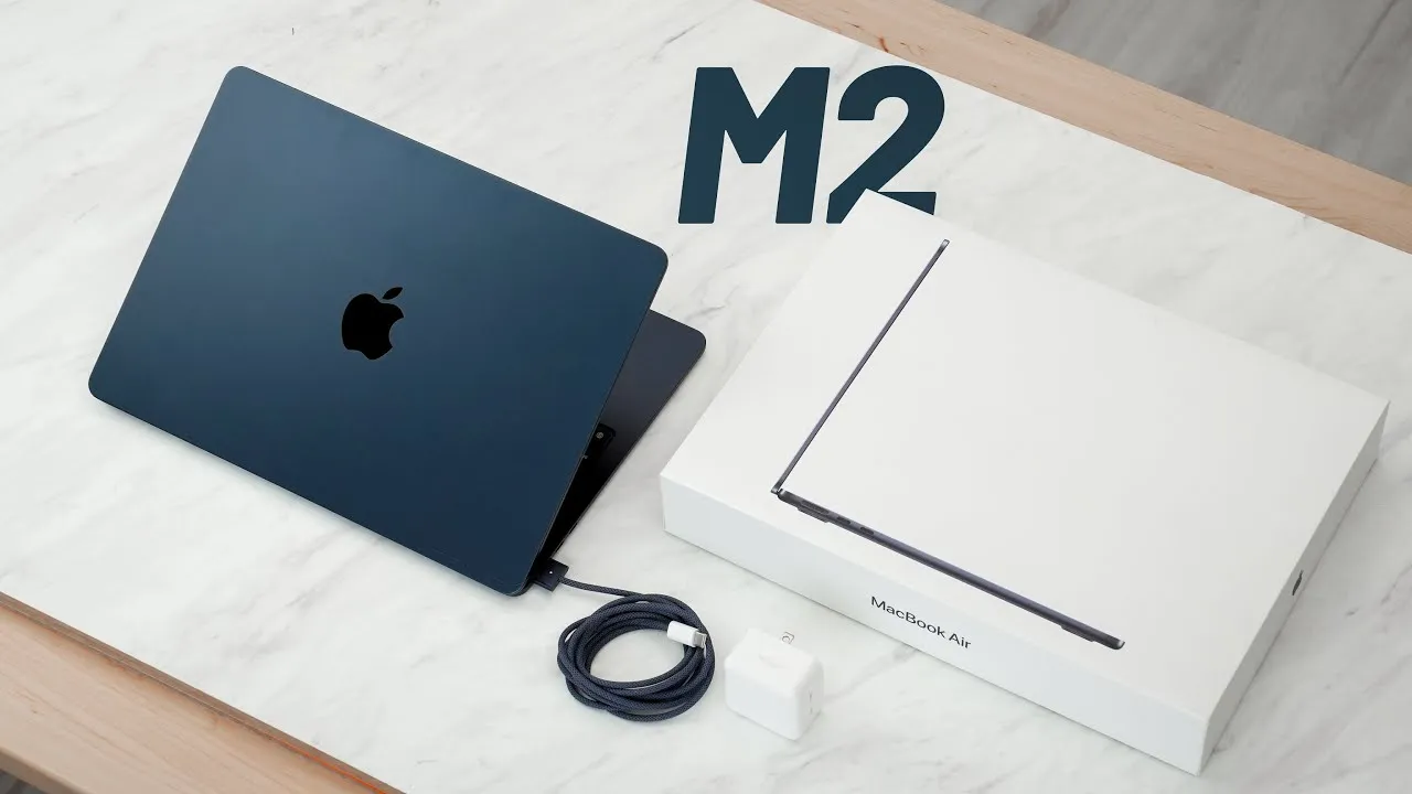 MacBook Air M2 xanh bóng đêm