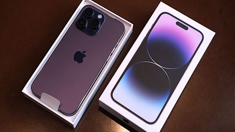 Điện thoại iPhone 14 Pro Max là dòng sản phẩm cao cấp cuối cùng trong series iPhone 14. Điện thoại có thiết kế hiện đại và được đầu tư nâng cấp màn hình với các tính năng hiện đại