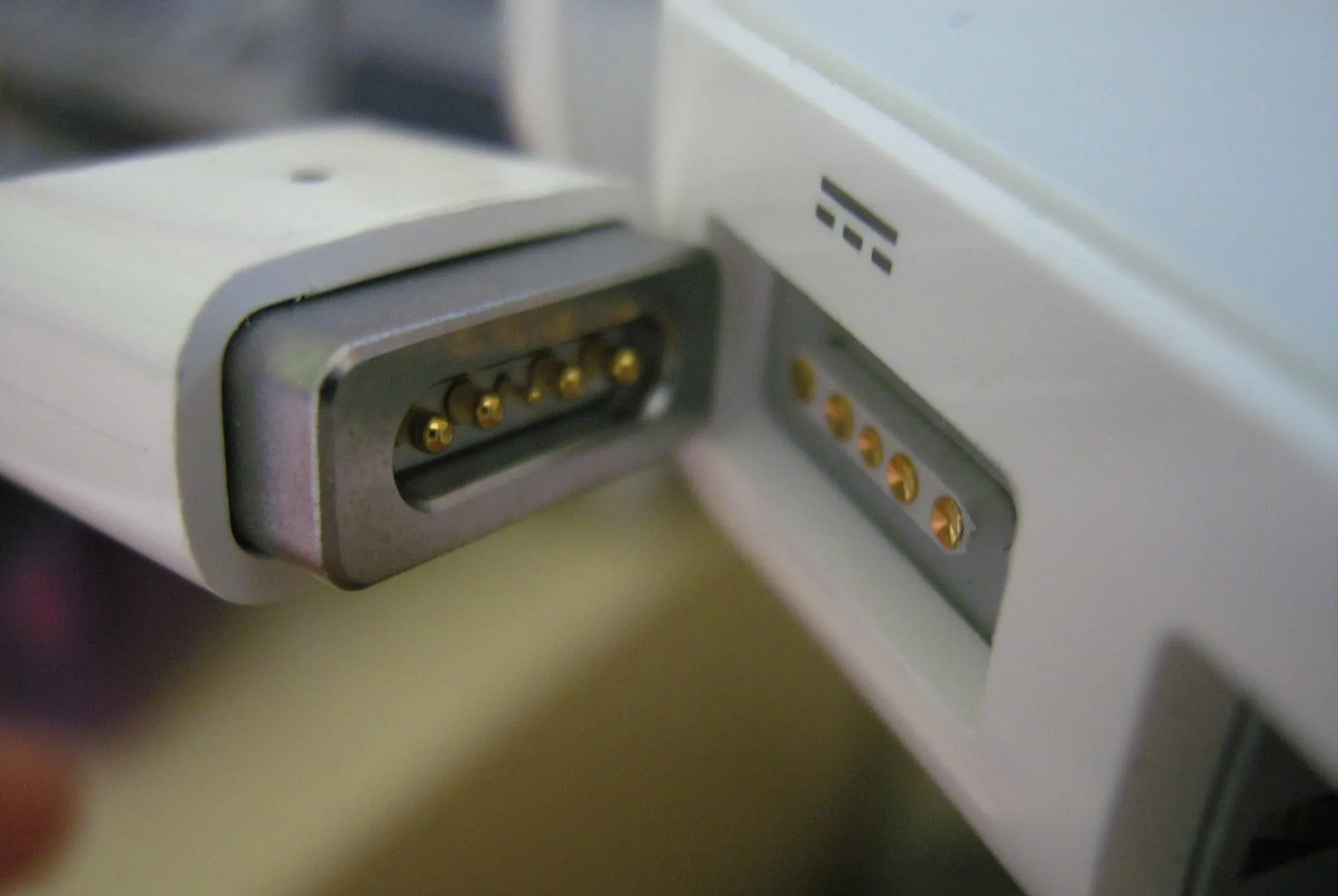 Sạc magsafe trên macbook