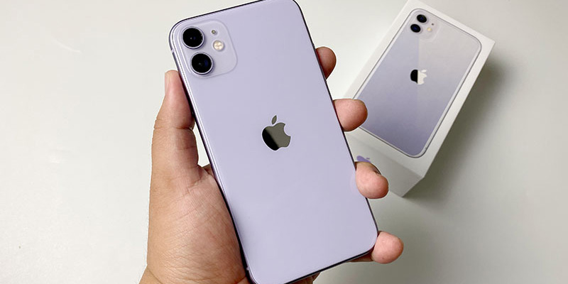 iPhone 11 sở hữu một mặt lưng hoàn thiện dưới dạng kính chịu lực tốt