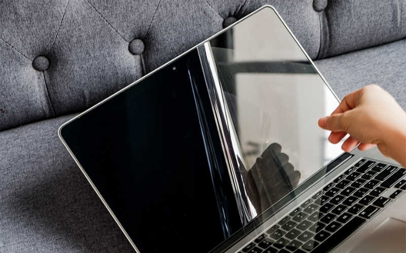 Nếu bạn phải sử dụng miếng dán bảo vệ màn hình MacBook