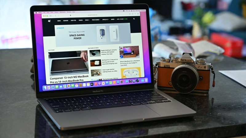 MacBook Pro M2 vẫn luôn được thiết kế gọn gàng và sang trọng với vỏ kim loại