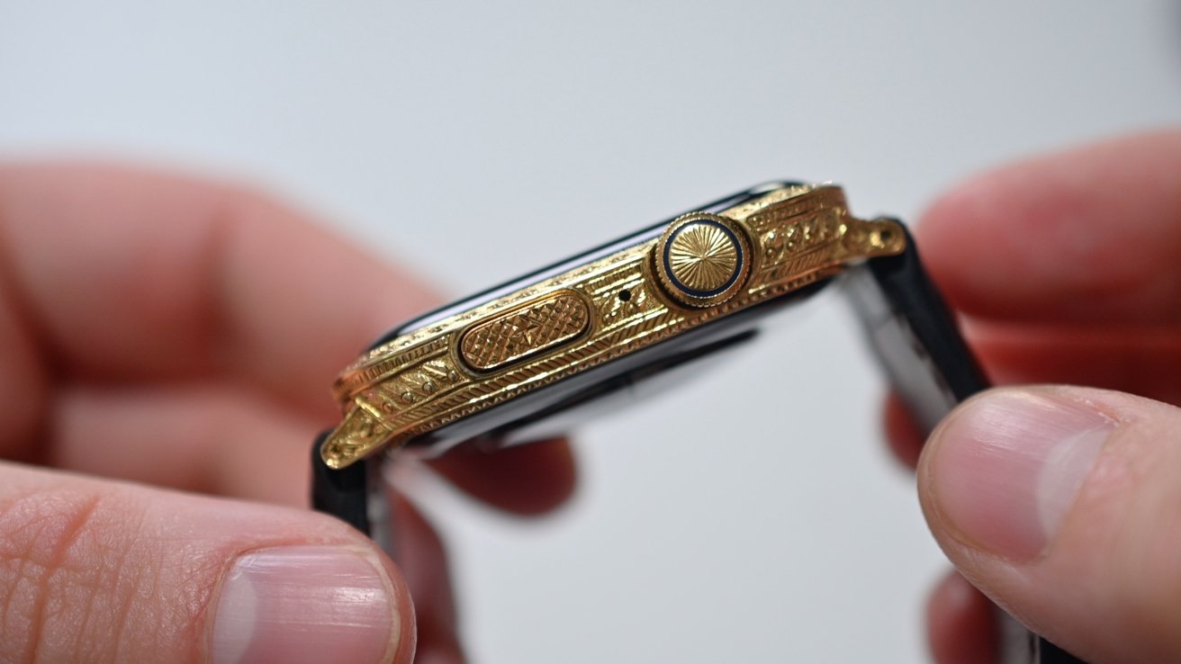 Hình khắc rất tinh xảo, nhưng điều đó có nghĩa là bạn không thể sử dụng chức năng ECG