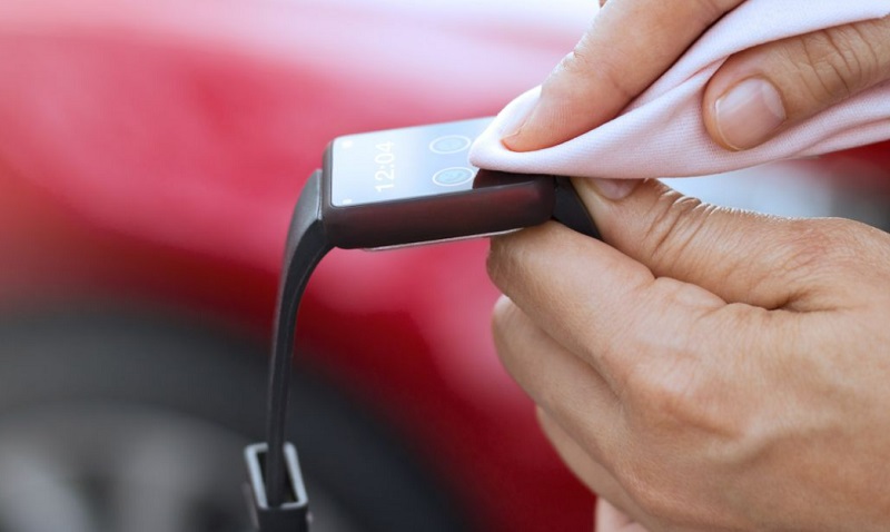 Vệ sinh Apple Watch và thiết bị sạc