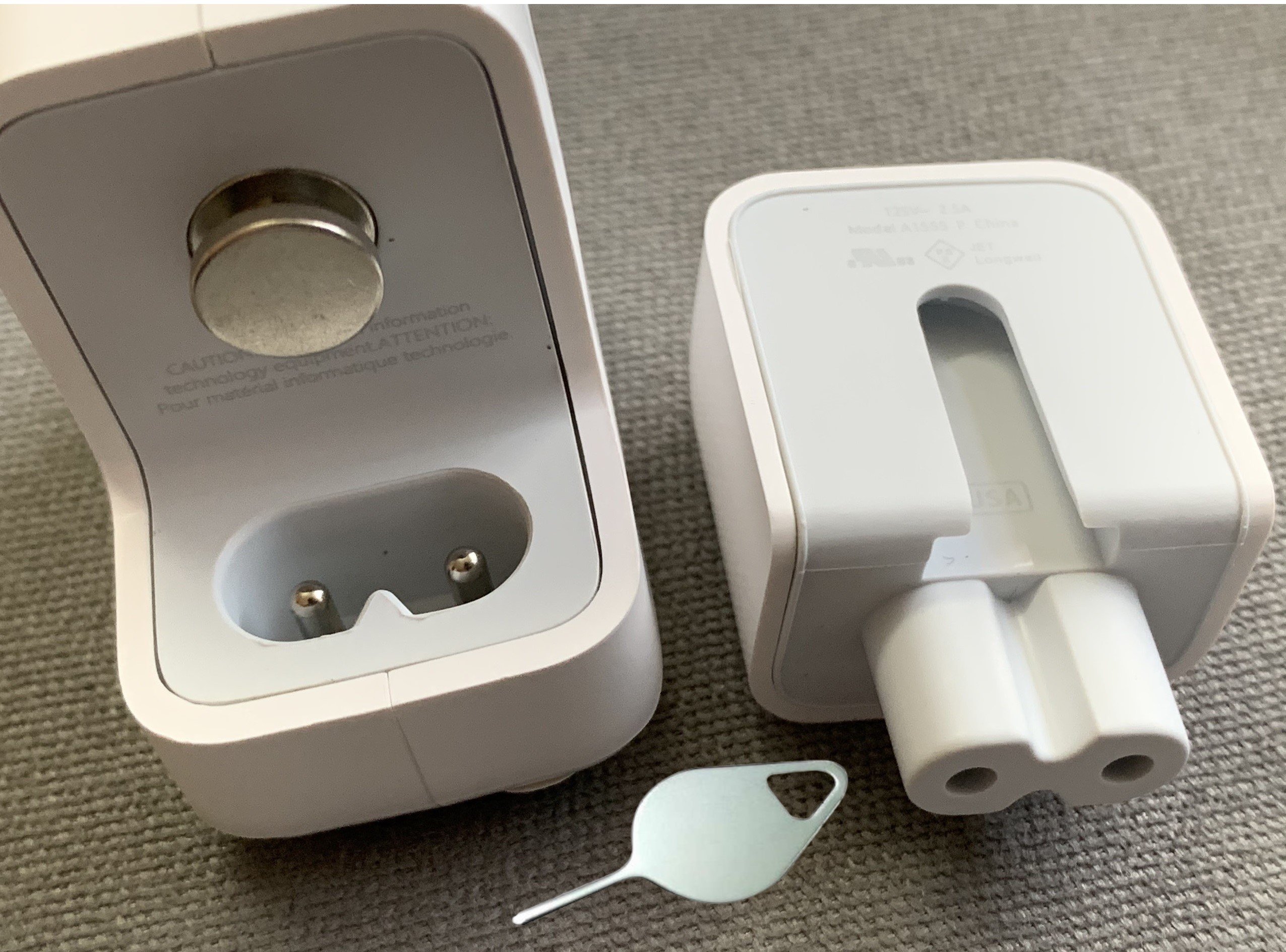 Kiểm tra cáp Lightning hoặc USB-C và củ sạc