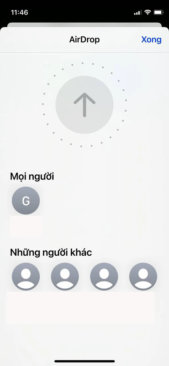 Bước 3: Nhấn chọn AirDrop đồng thời chọn đối tượng mà bạn muốn chia sẻ. 