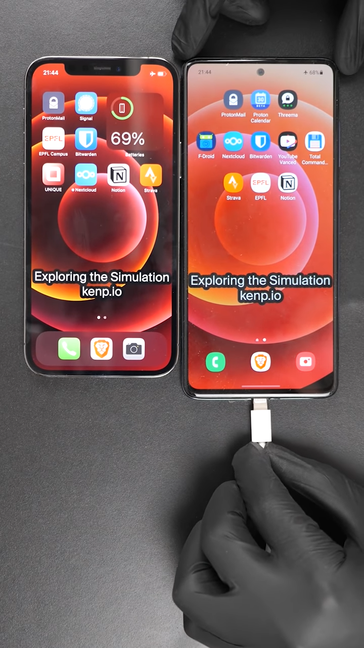 điện thoại Android đầu tiên trên thế giới có cổng Lightning