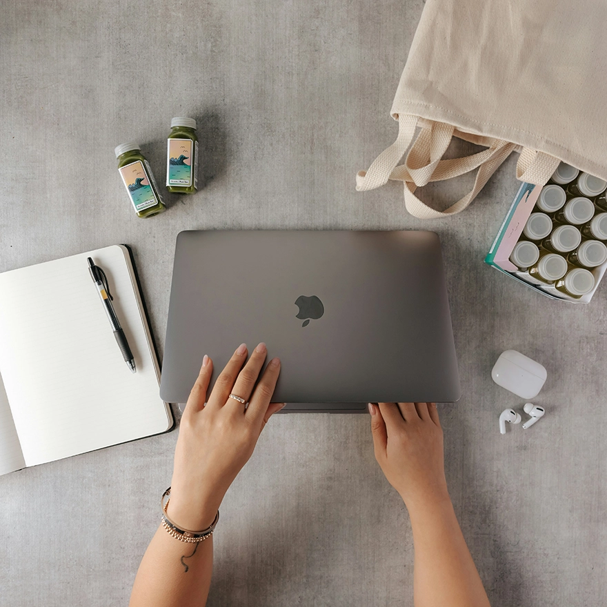 Apple đang phát triển MacBook màn hình gập 20.3 inch