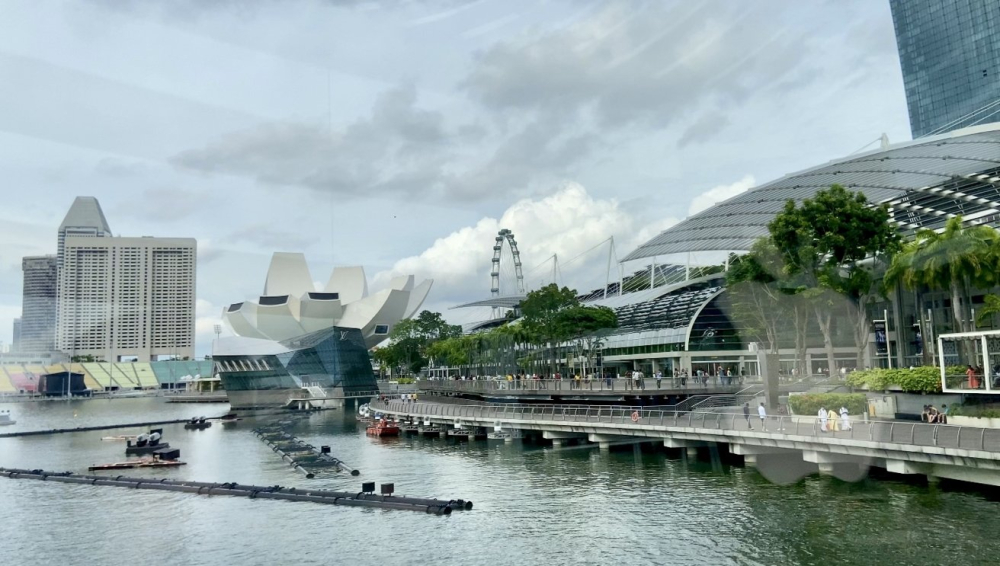 Nhìn từ bên trong Apple Marina Bay Sands Singapore