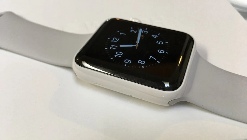 Apple ngừng sản xuất các mẫu Apple Watch bằng gốm