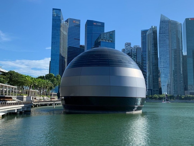 Apple Store mở của hàng trên mặt nước ở Singapore