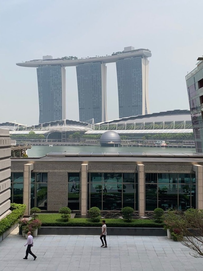 Apple Store mở của hàng trên mặt nước ở Singapore