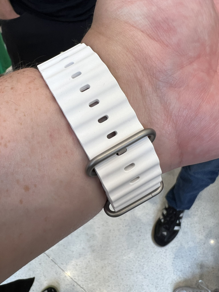 Trên tay Apple Watch Ultra mới của Apple 