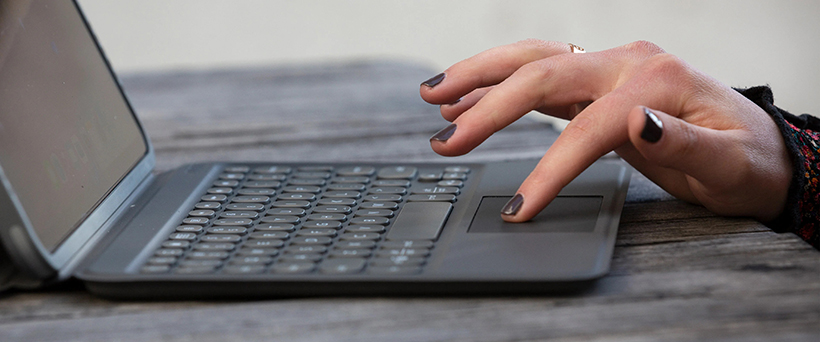 Bàn phím iPad Pro 12.9 inch ZAGG kèm bàn di chuột