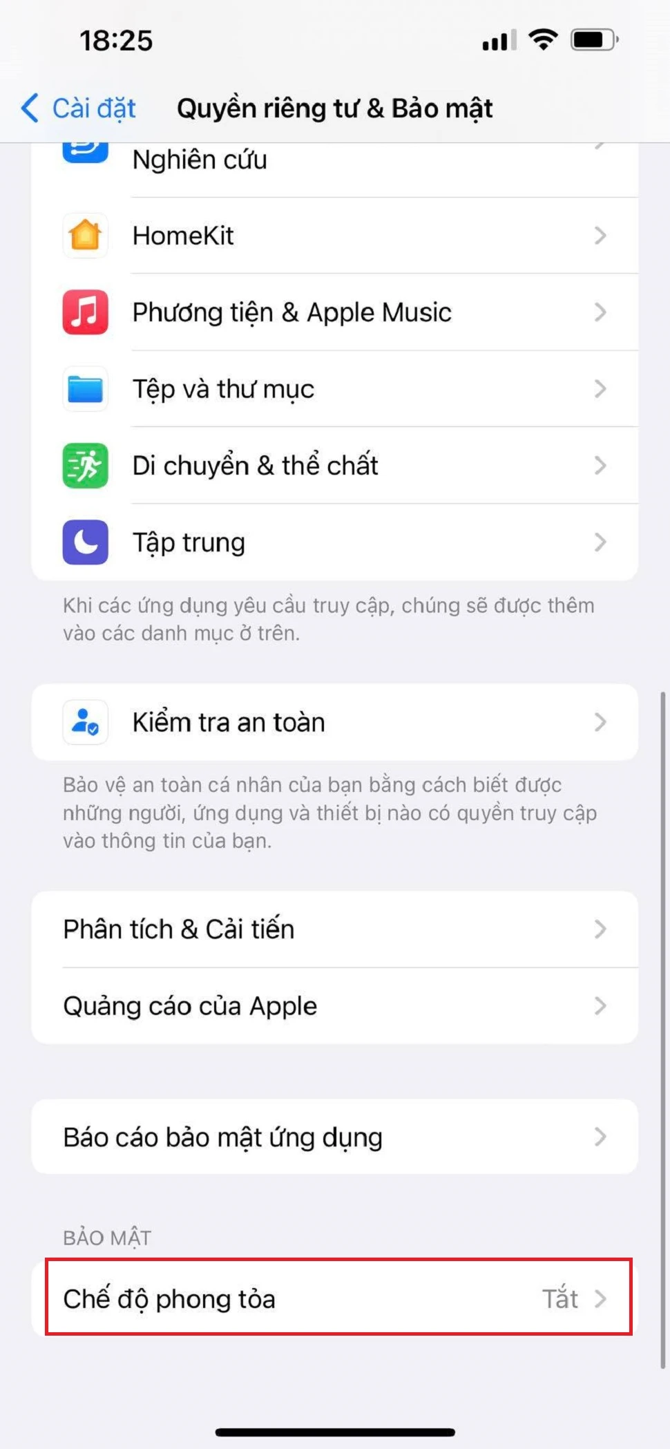 Bước 2: Tìm và chọn Chế độ phong tỏa > Nhấn Bật chế độ phong tỏa 