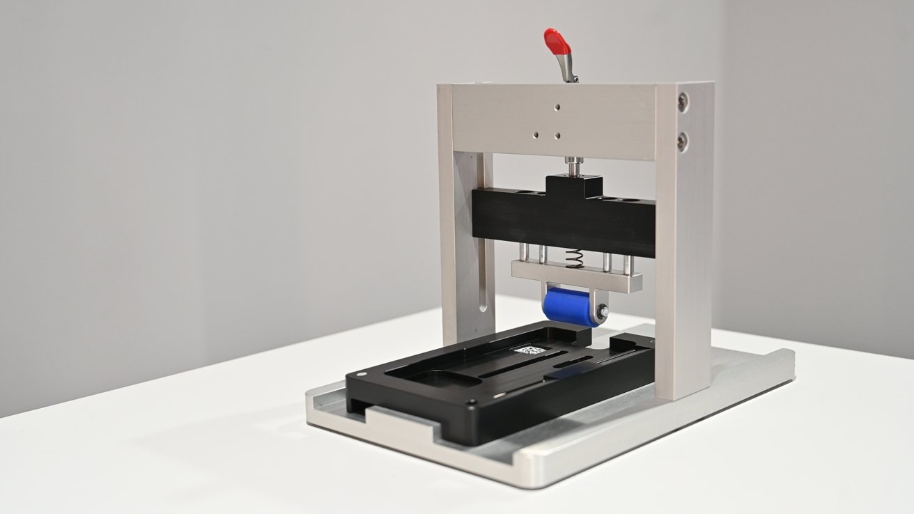 Bên trong bộ dụng cụ chương trình tự sửa chữa của Apple có gì?