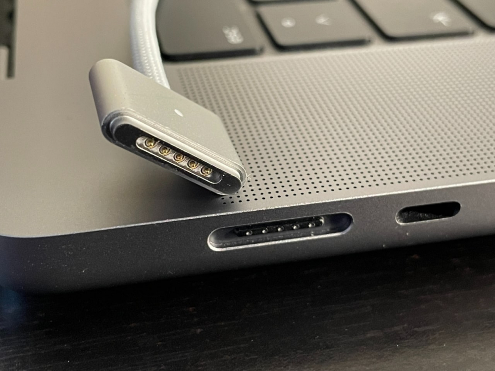 các cổng kết nối của macbook pro