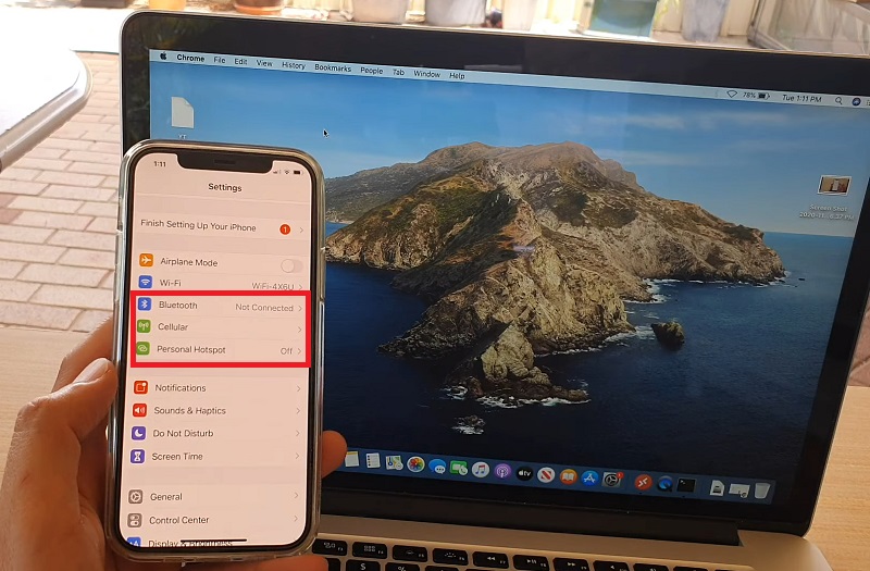 Bật bluetooth, dữ liệu di động trên iphone và bluetooth trên máy mac
