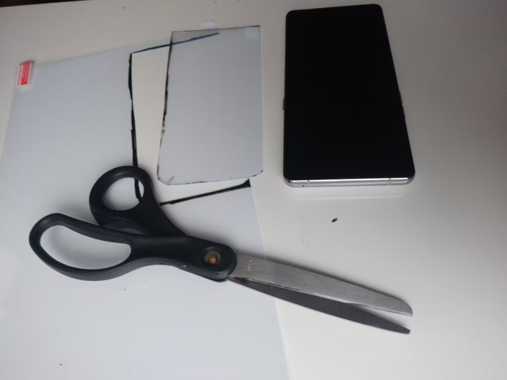 3 cách dán miếng bảo vệ màn hình điện thoại hiệu quả nhất bạn cần biết