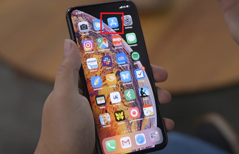 Mở ứng dụng App Store trên iPhone