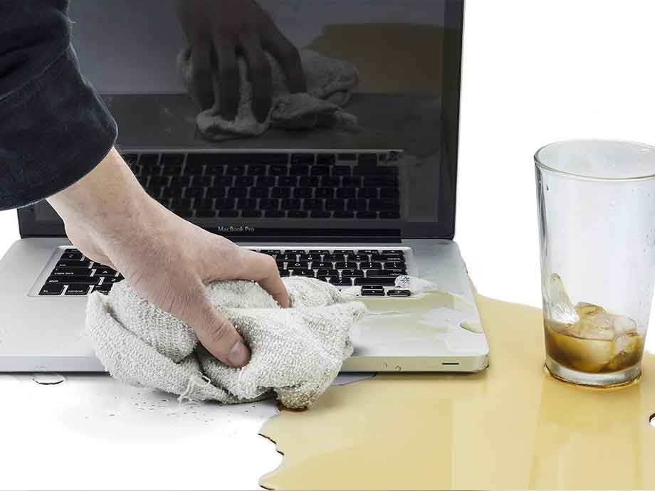 9 thói quen sử dụng sai lầm phổ biến nhất vô tình làm hỏng MacBook của bạn