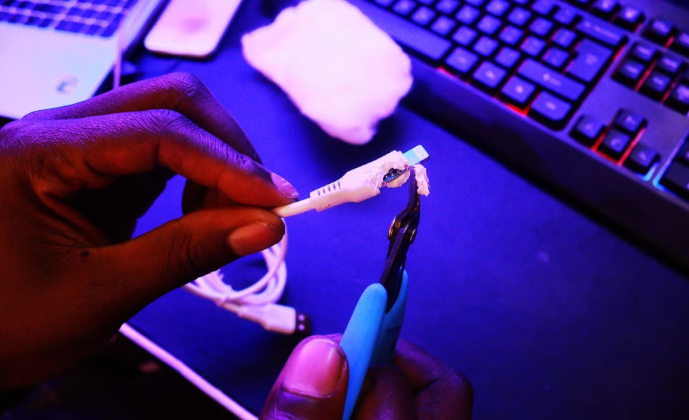 Cách sửa dây sạc lightning iPhone bị hỏng cực dễ dàng