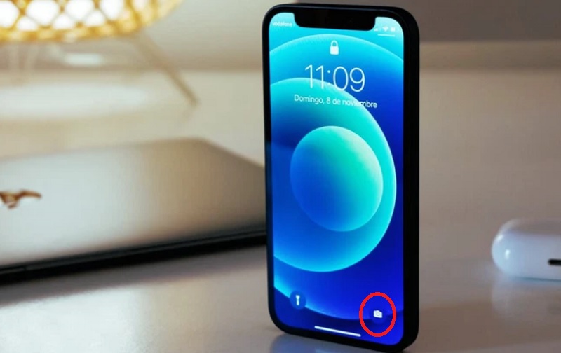 Sử dụng tính năng camera từ Màn hình khóa iPhone