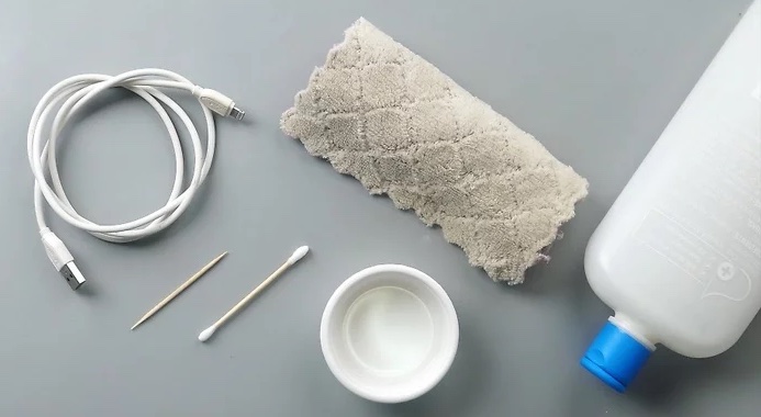 Cách vệ sinh dây sạc điện thoại iPhone đúng cách để kéo dài tuổi thọ sử dụng