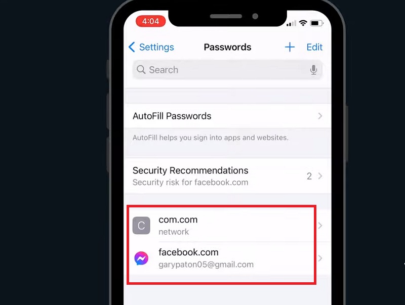 Vào Cài đặt > chọn Mật khẩu, rồi chọn địa chỉ website mà bạn xem lại mật khẩu. 