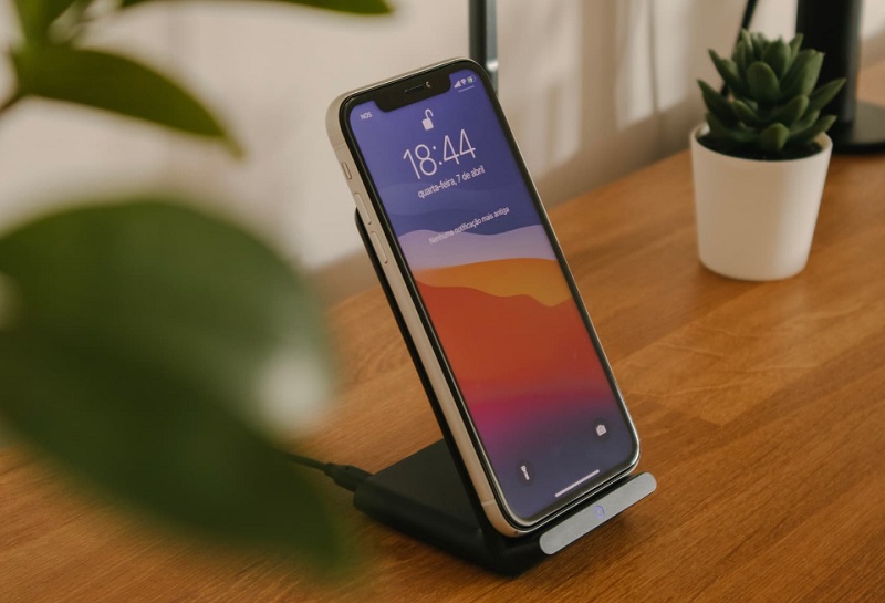 Khắc phục lỗi hụt pin nhanh trên iPhone 12