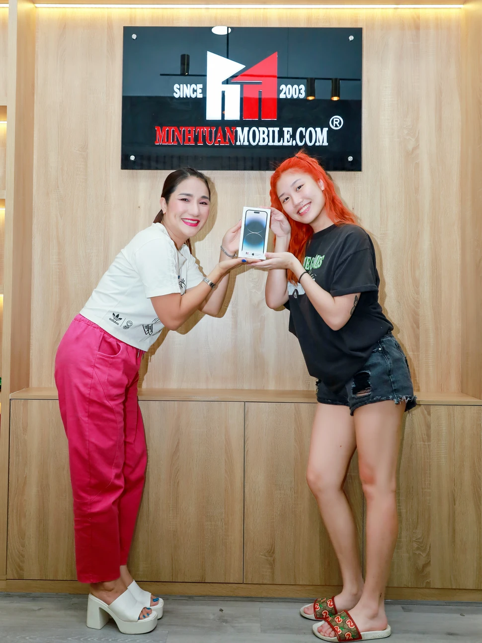 Cát Tường sắm iPhone 14 Pro Max cho con gái 