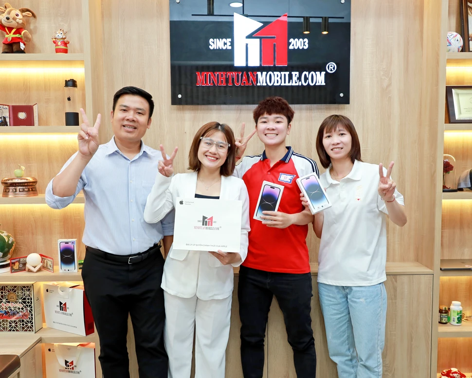 Cầu thủ Nguyễn Thị Tuyết Ngân cũng mê iPhone 14 Pro Max sắc tím Deep Purple như bao người