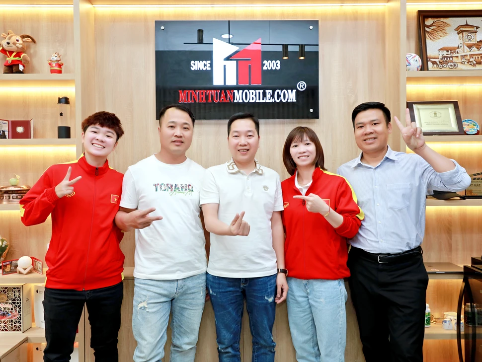 Cầu thủ Nguyễn Thị Tuyết Ngân cũng mê iPhone 14 Pro Max sắc tím Deep Purple như bao người