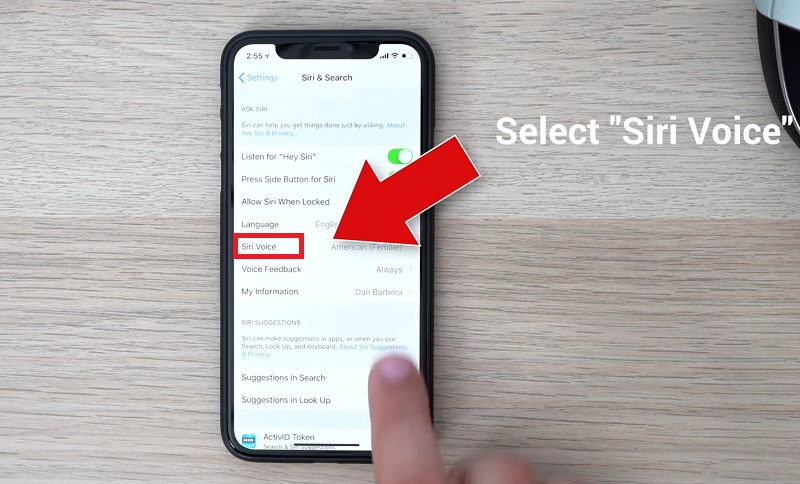 Trong các tùy chọn của thiết lập Siri, bạn nhấn vào mục Giọng nói Siri (Siri Voice).