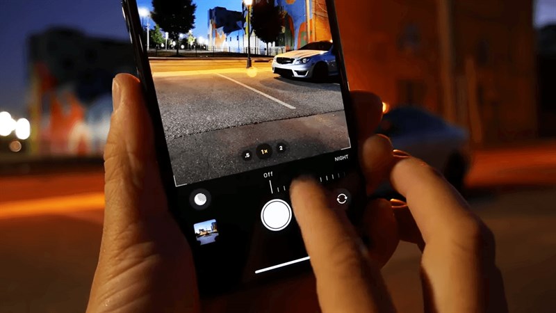 Cách bật Chế độ ban đêm trên iPhone SE