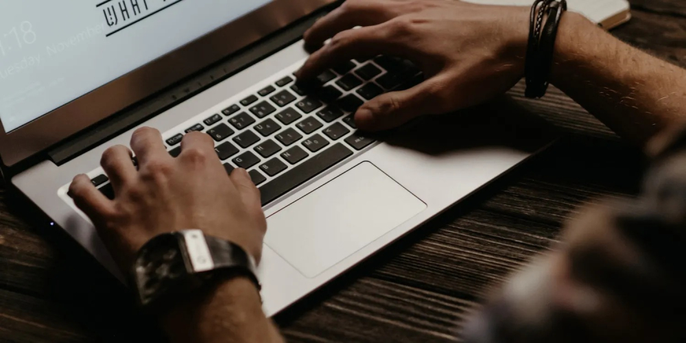 Màn hình MacBook bị đen đen hoặc trống không? Thử ngay 7 cách khắc phục hiệu quả nhất