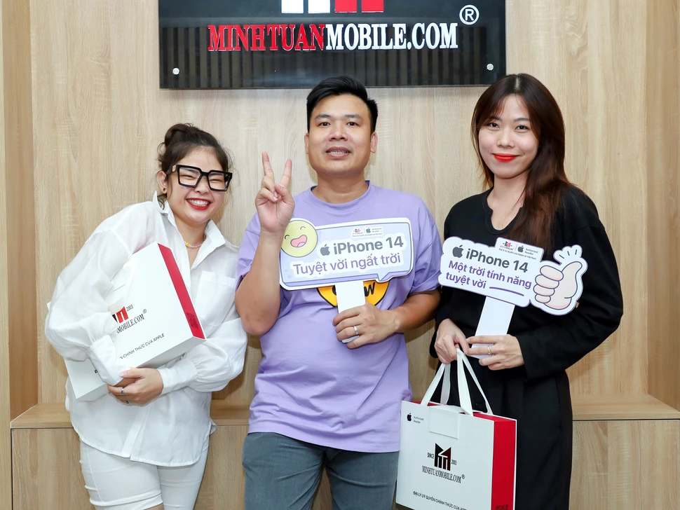 Cô nàng ChuChu nhí nhảnh bên iPhone 14 Pro Max