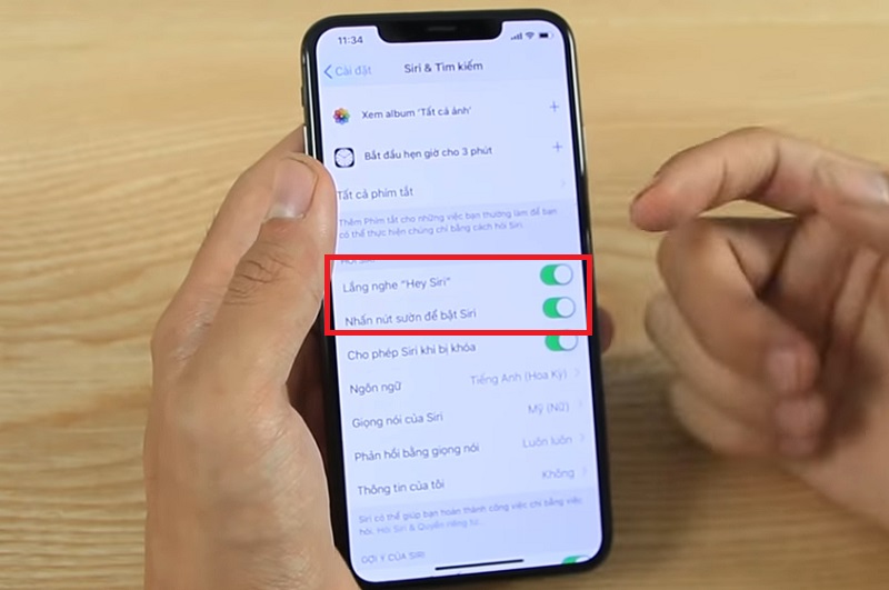 Chọn mục Siri & Tìm kiếm, rồi kích hoạt bằng cách trượt nút qua phải ở chức năng Lắng nghe Hey Siri và Nhấn home để bật Siri.