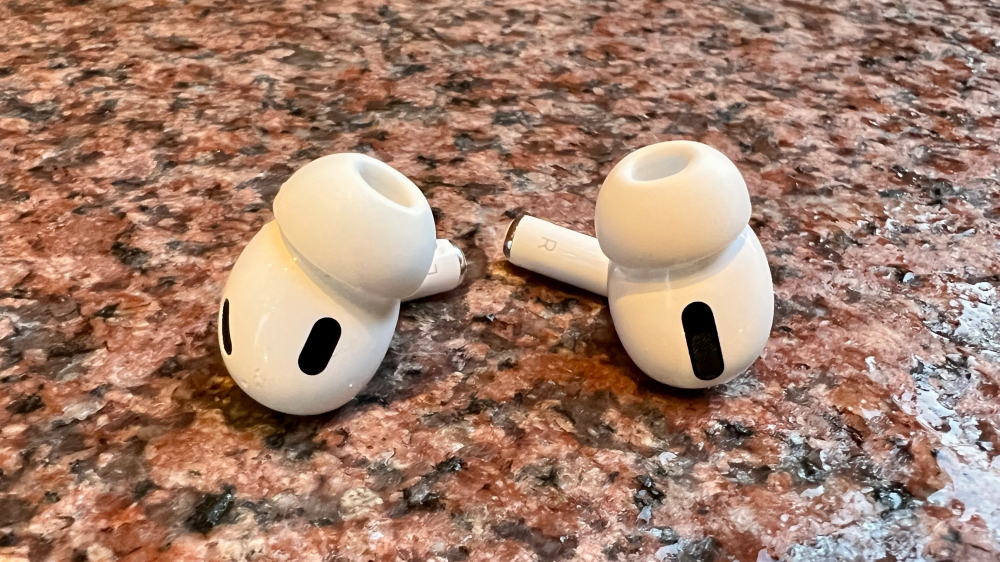 Đánh giá chi tiết Apple AirPods Pro 2: Chất lượng âm thanh ấn tượng, thời lượng pin được cải thiện