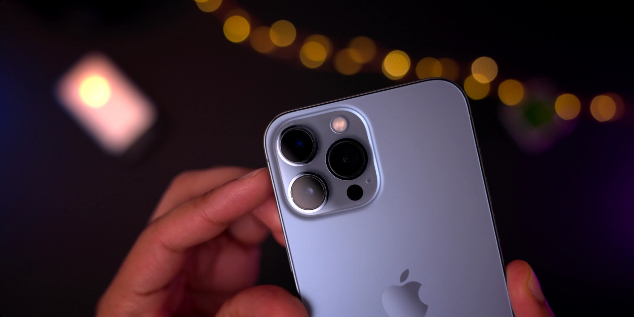 iPhone 13 Pro Max hệ thống camera 12MP, tối ưu chụp ảnh ban đêm, quay video tuyệt đẹp 