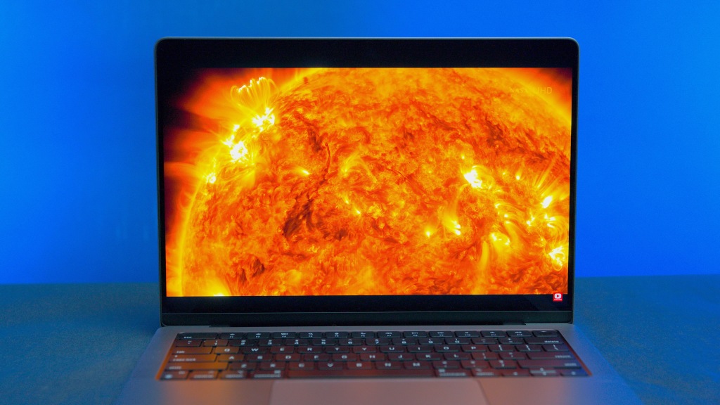 MacBook Pro 14 inch có phải lựa chọn tuyệt vời dành cho những người dùng không chuyên nghiệp?