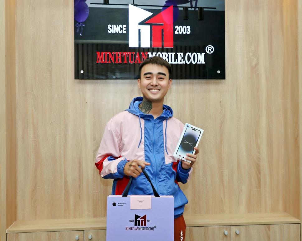 Chủ nhân bản hit triệu view “Buồn của anh” mới đây vừa tậu ngay iPhone 14 Pro Max tại Minh Tuấn Mobile