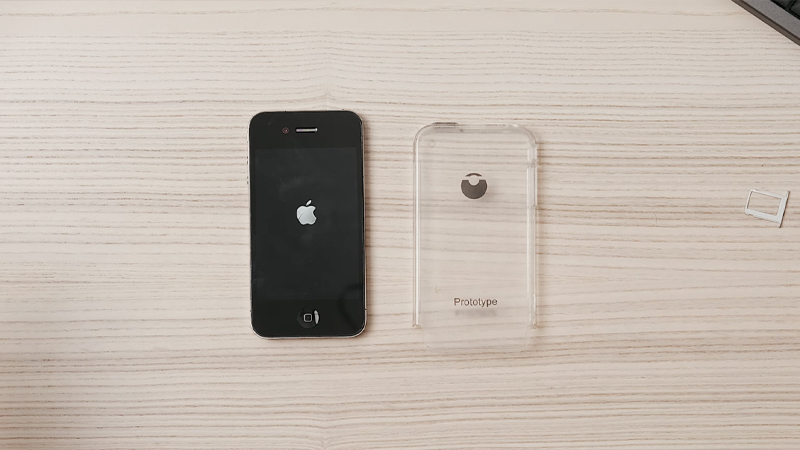 Nguyên mẫu iPhone 4 hiếm có